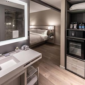 Corner King Room